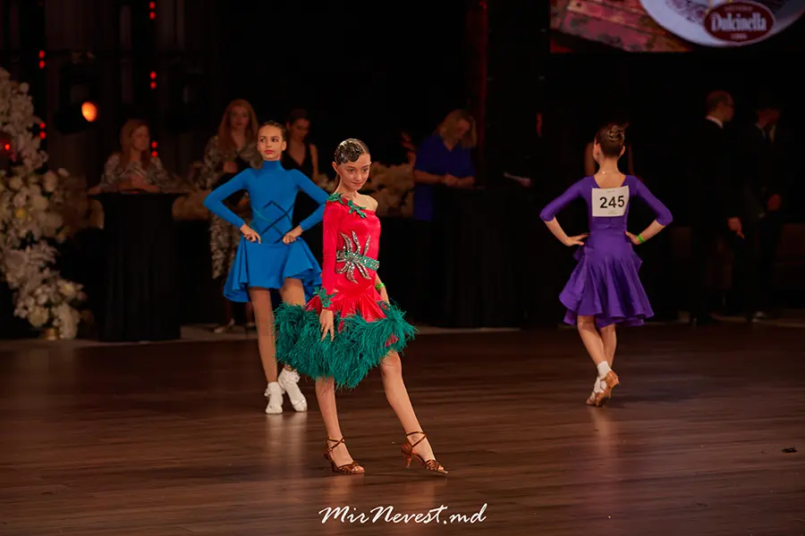 detskij-konkurs-balnyh-tancev-moldova-2024